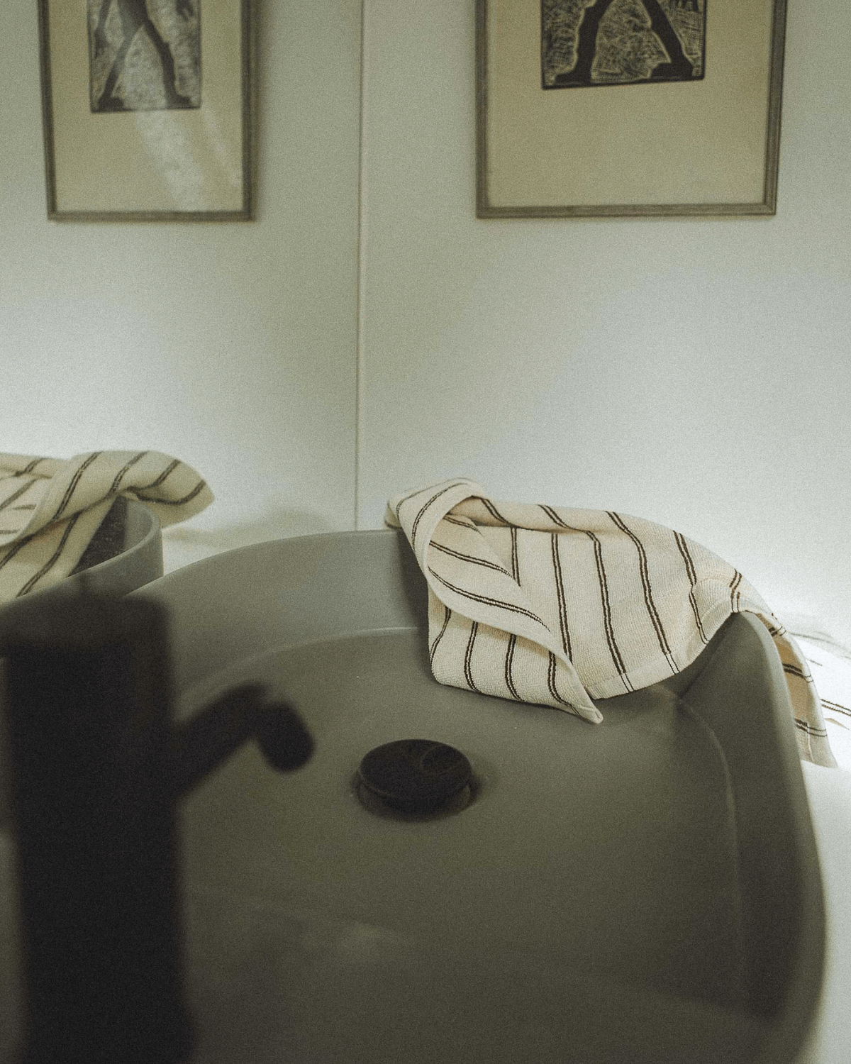 Håndkæde, brun dobbelt strib, Studio Feder, vask