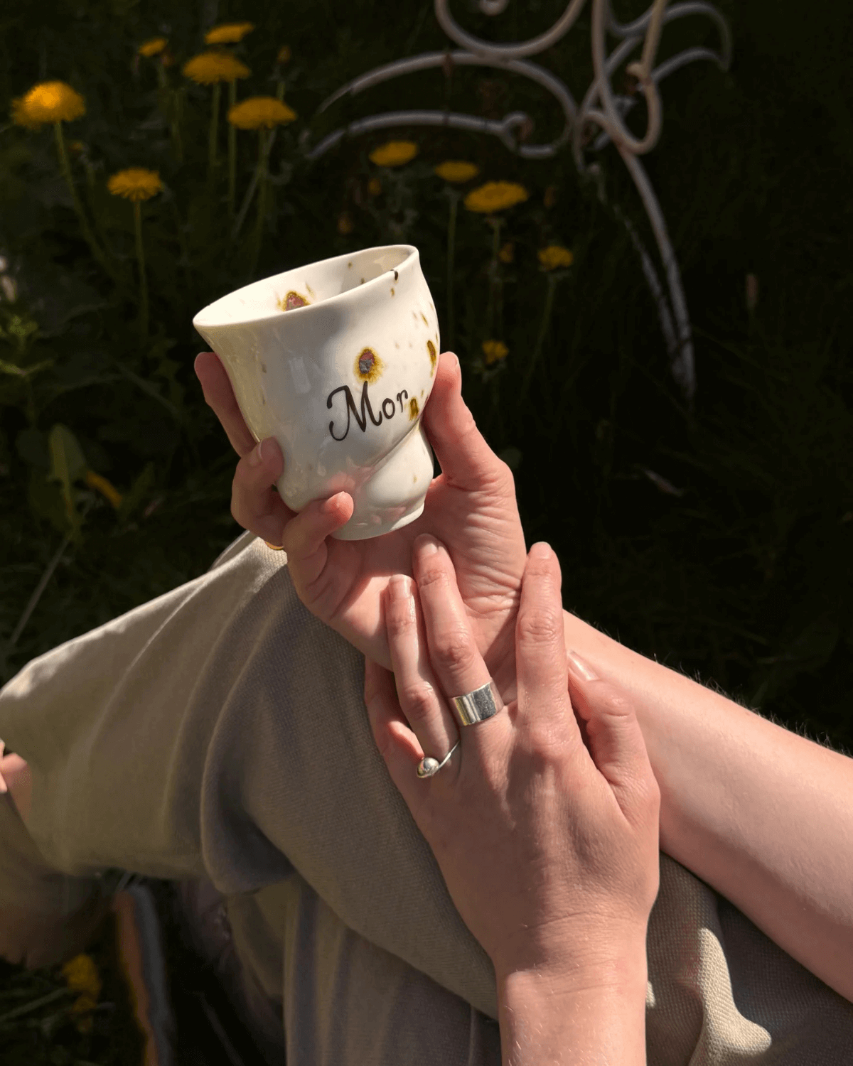 Kop, keramik kop med tekst, mor, studio aarhus