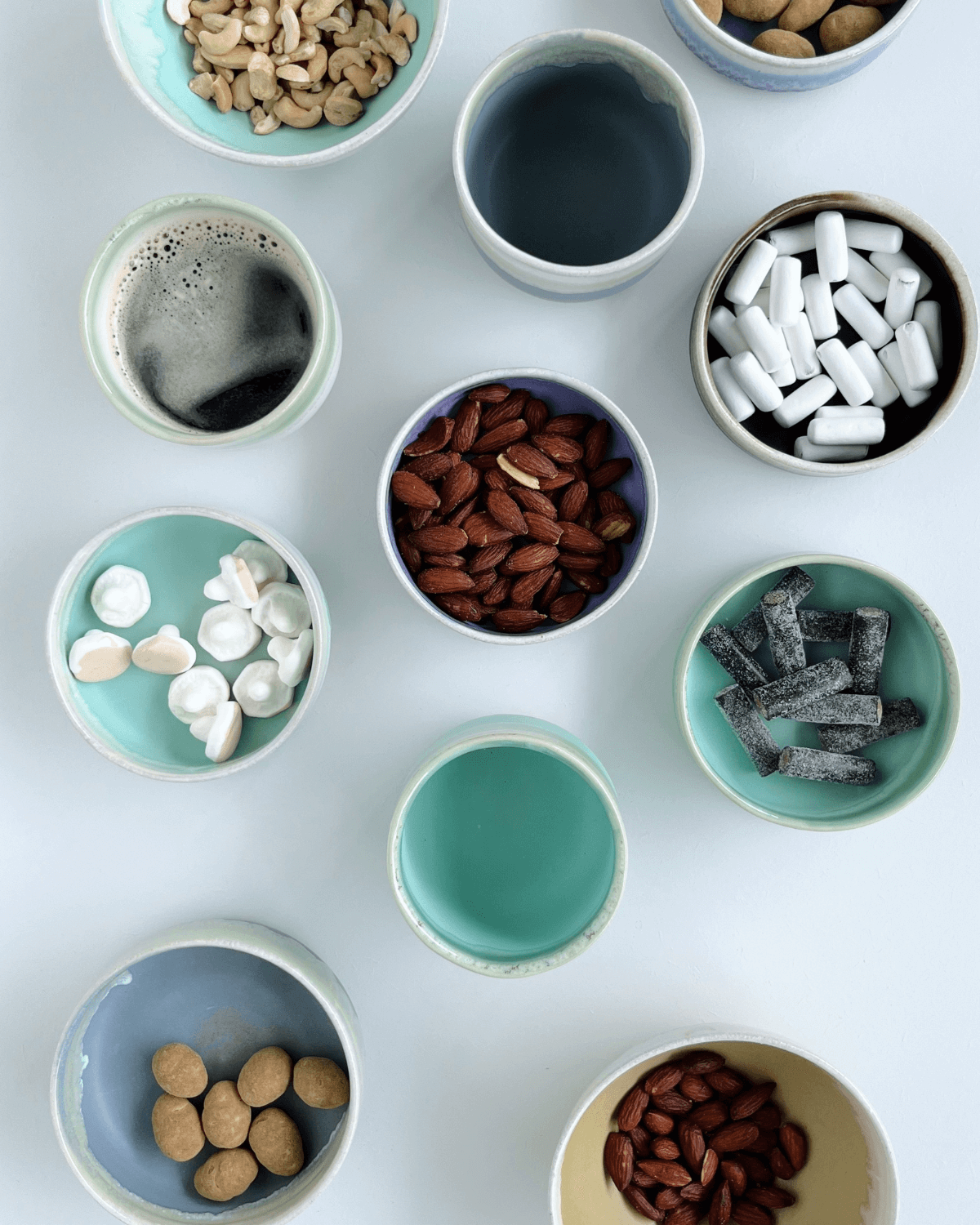 Slikskåle, vårhus, keramik, farverige skåle