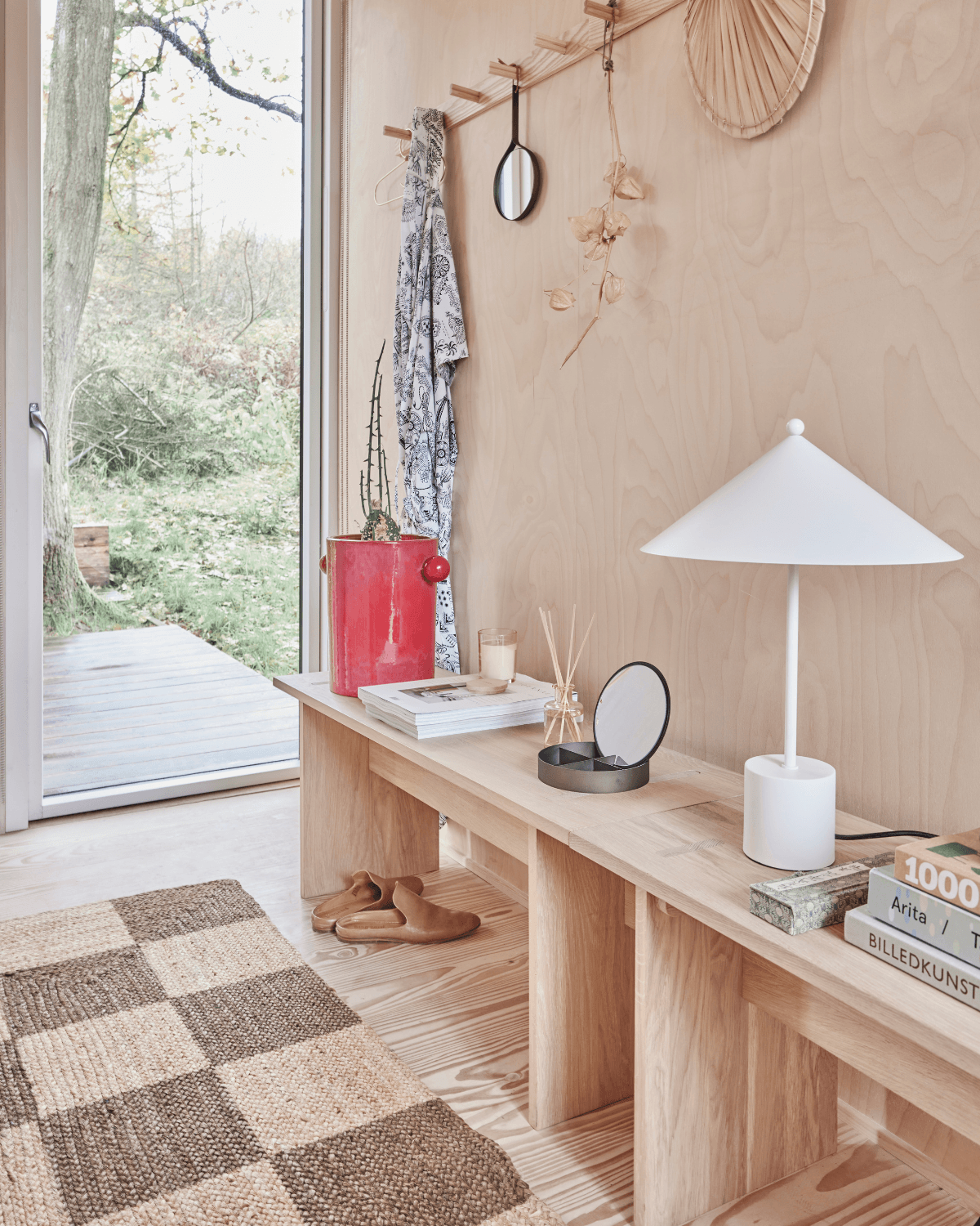 Kotai bænk i natur fra OYOY Living Design som dekorativ siddeplads i hjemmet