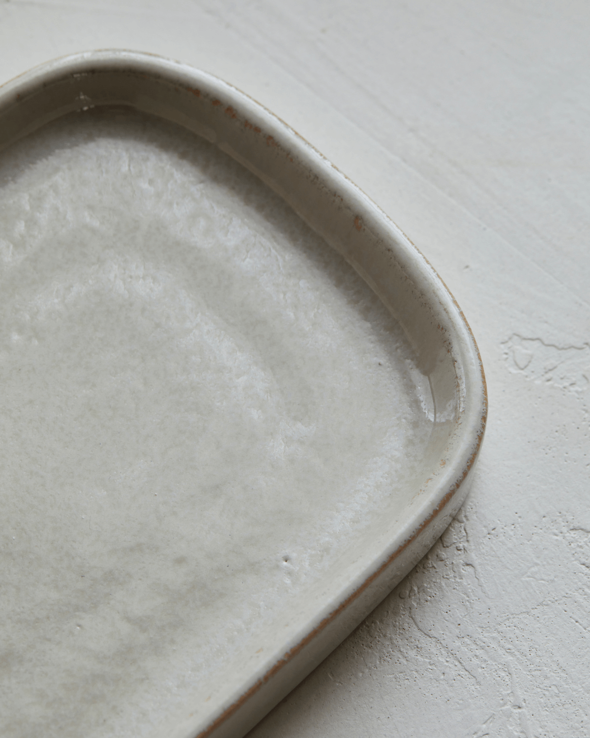 Meraki bakke i keramik med grå glasur