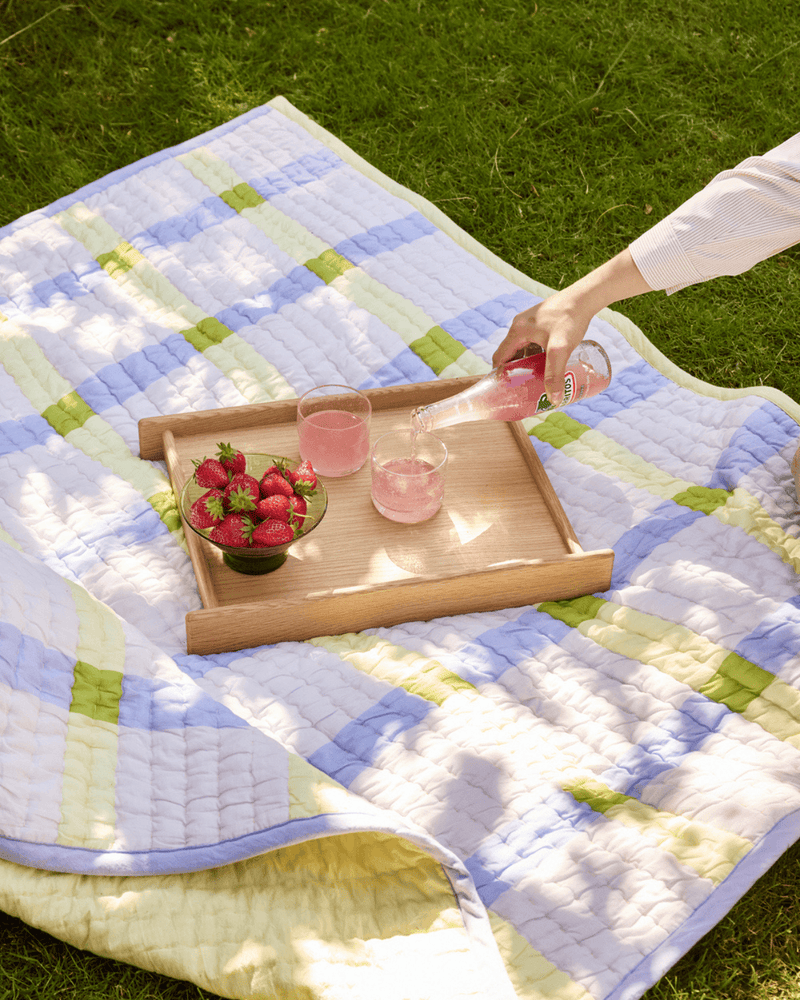 Træbakke fra Hübsch i FSC-certificeret træ til servering