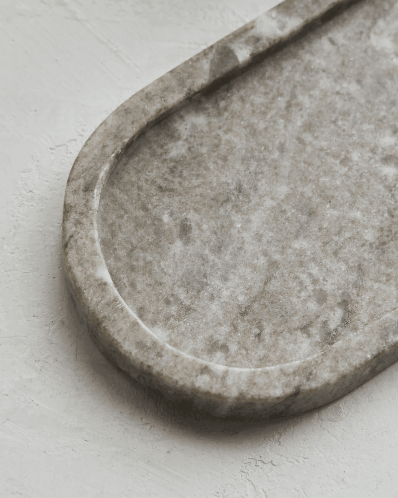 aflang bakke af marmor i brun og beige fra Meraki