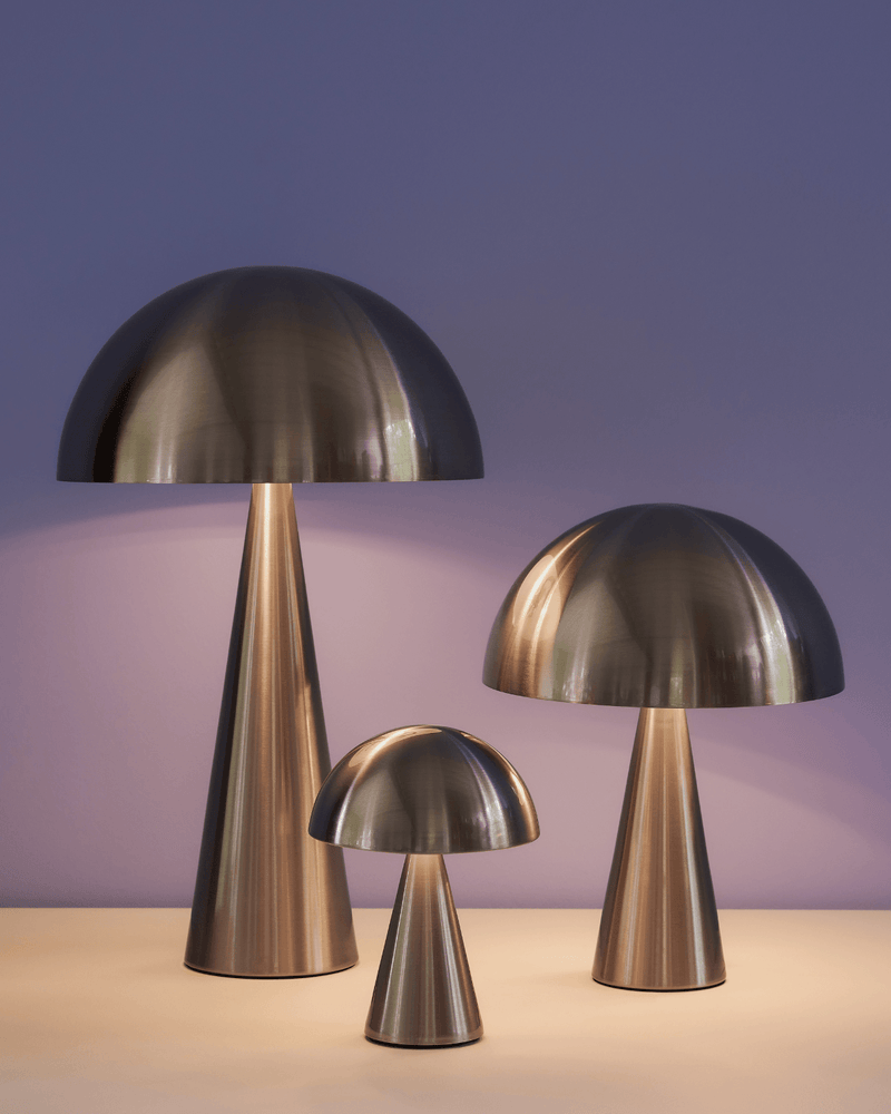 Hubsch mush bordlamper i tre størrelser i nikkel farve, med behagelig belysning
