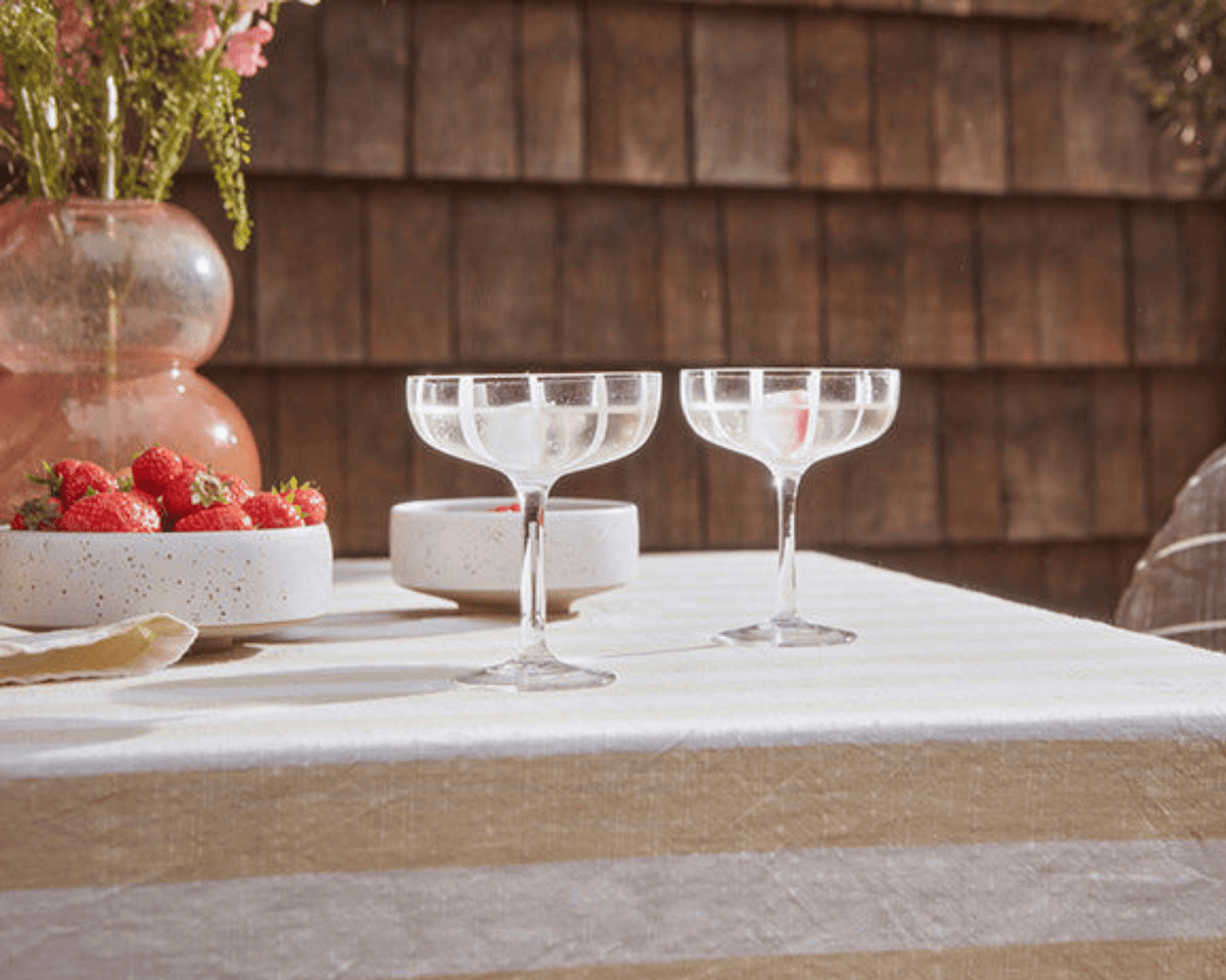 Mizu coupe cocktailglas klar, moderne stribet design fra OYOy