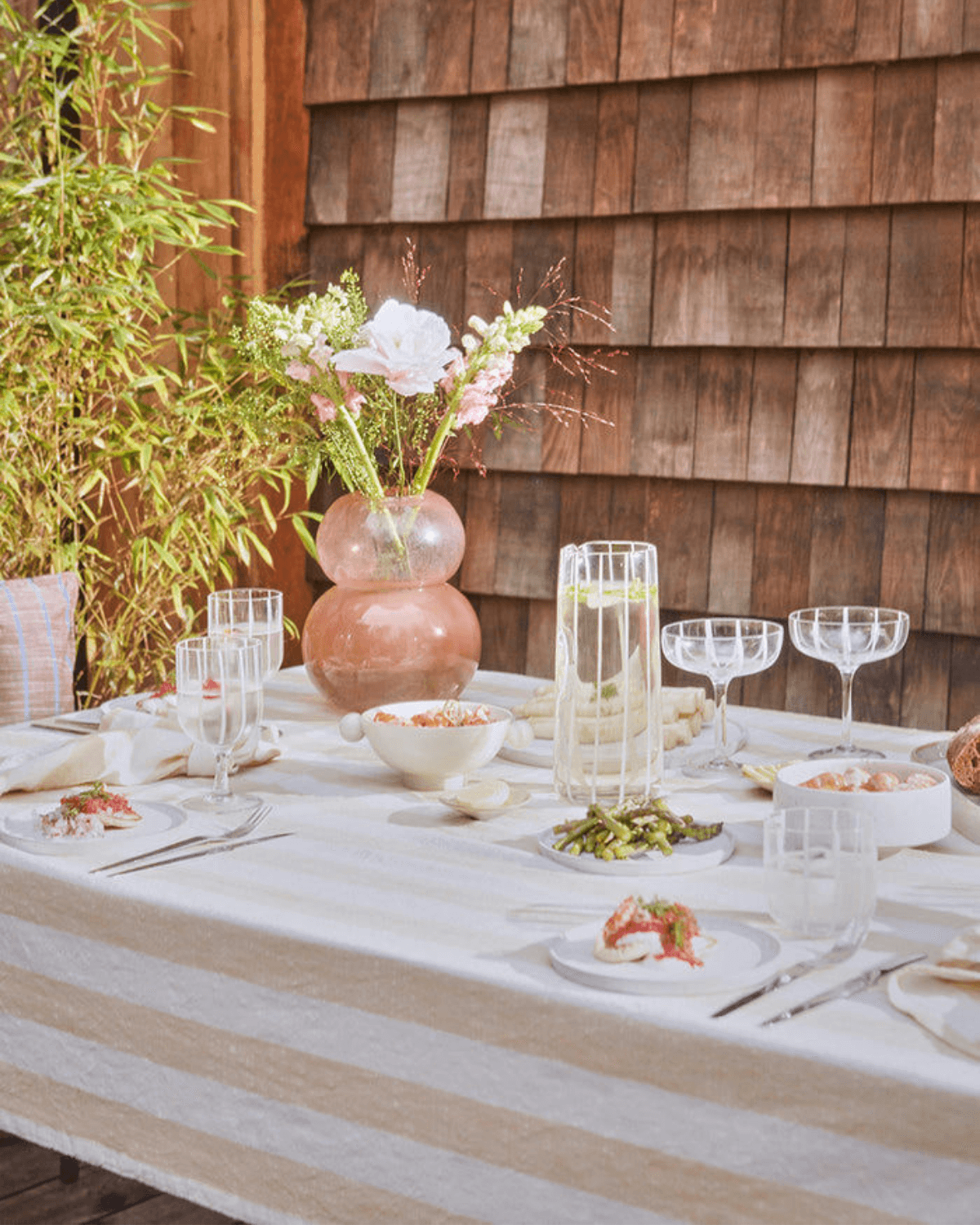 OYOY Living Design Mizu coupe glas, bred skål og slank stilk i mundblæst glas