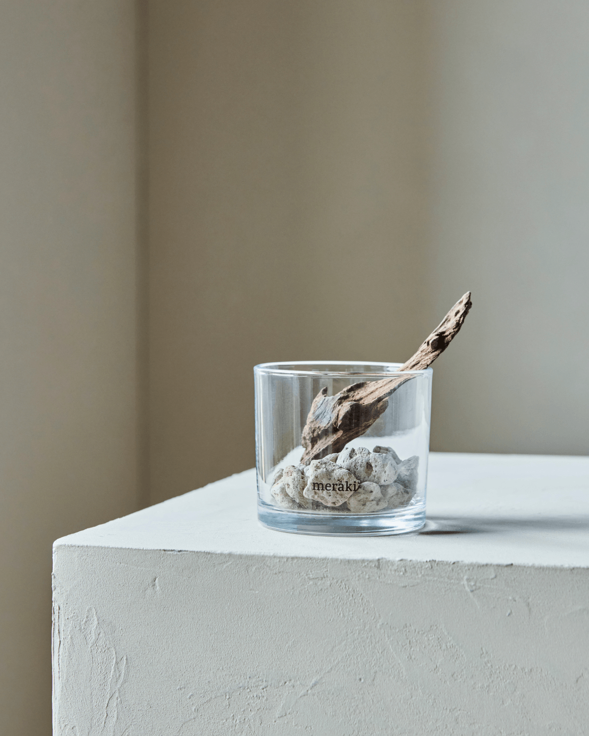 Diffuser Lavastone & Wood Sort fra Meraki med lavasten og drivtømmer