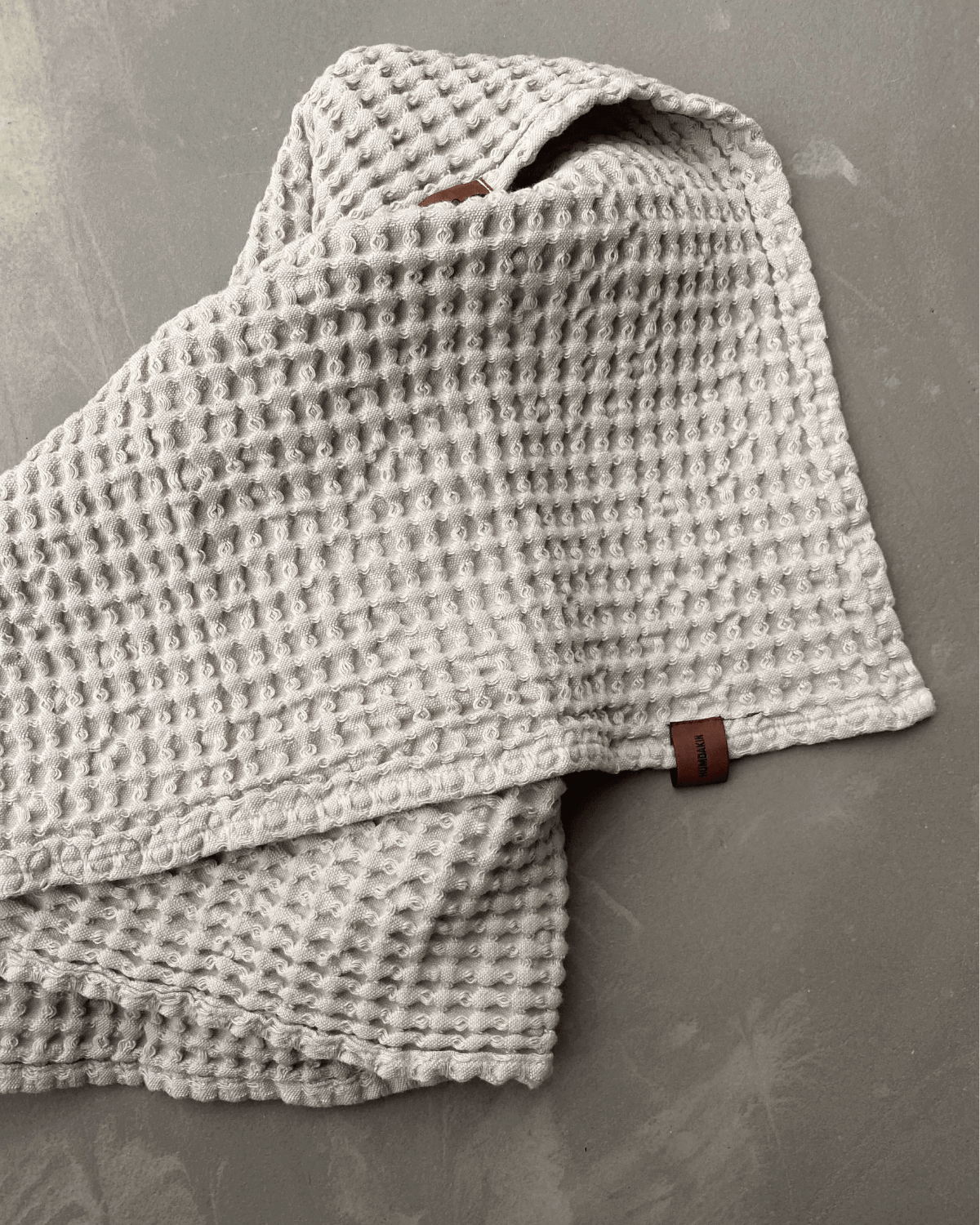 Lys beige håndklæde i lækker vaflet kvalitet fra danske Humdakin