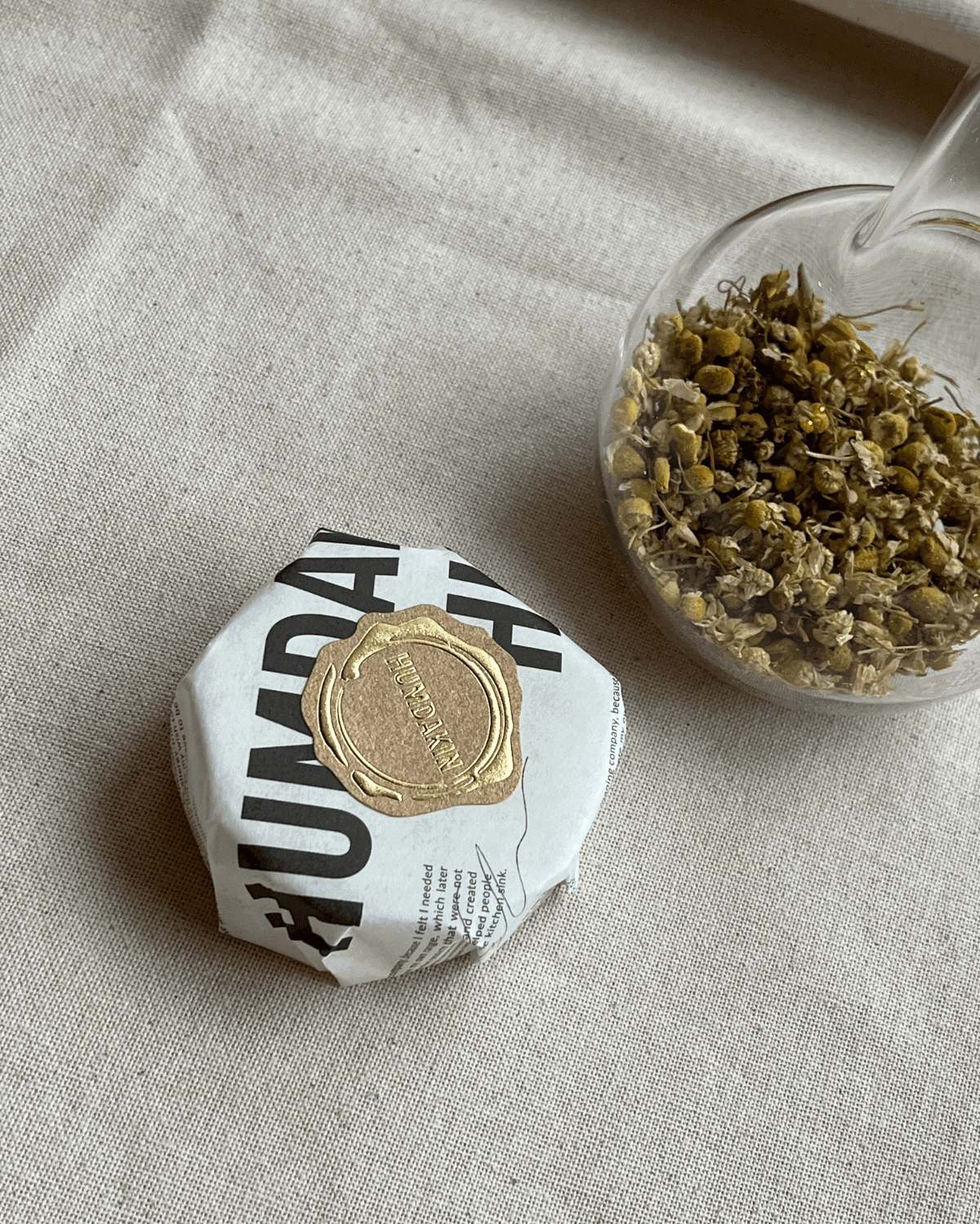 Indpakket sæbebar til hænder med duft af kamille og havtorn 