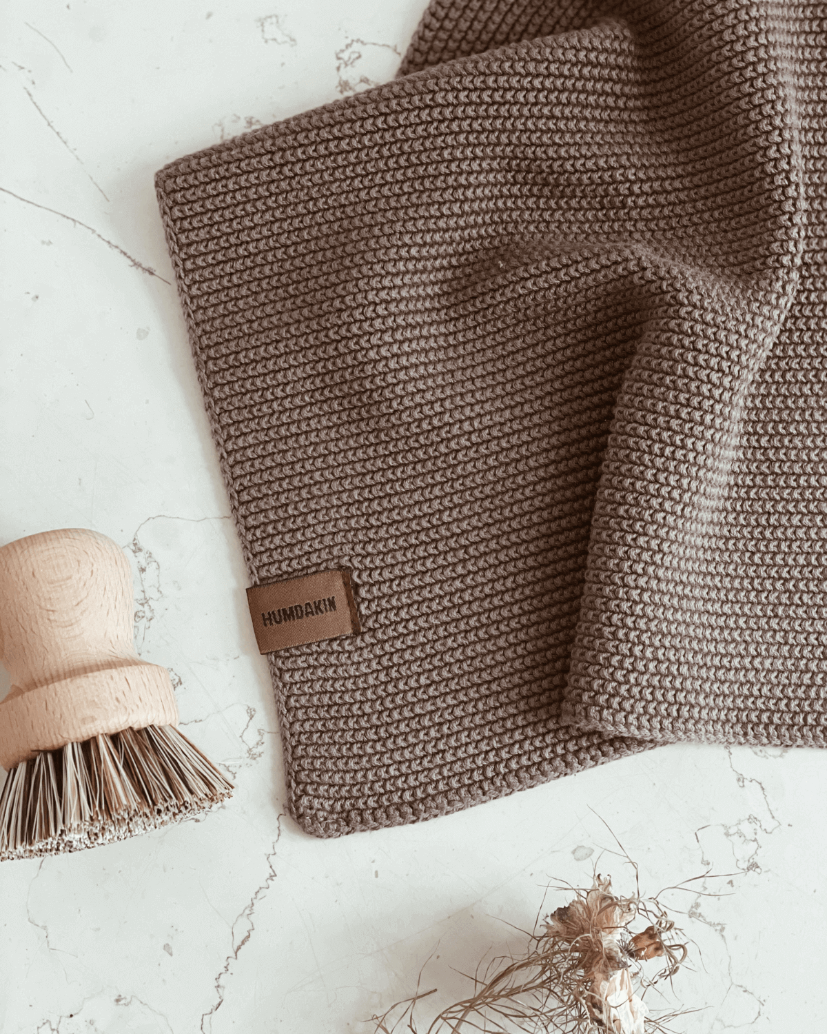 Strikket karklud i mørk brun fra Humdakin 
