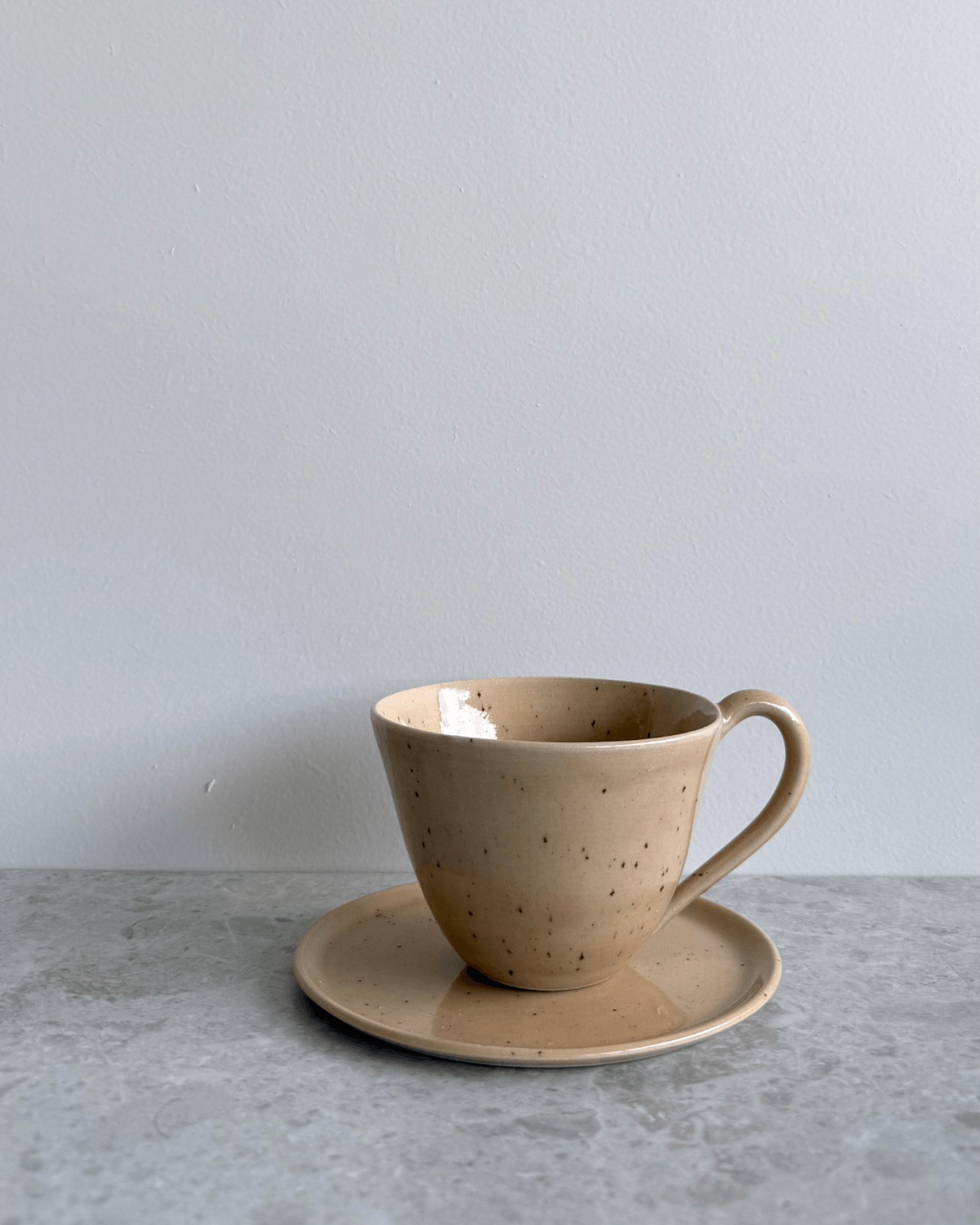 Diget Keramik kop med hank i glasuren Sensommer til kaffe og te
