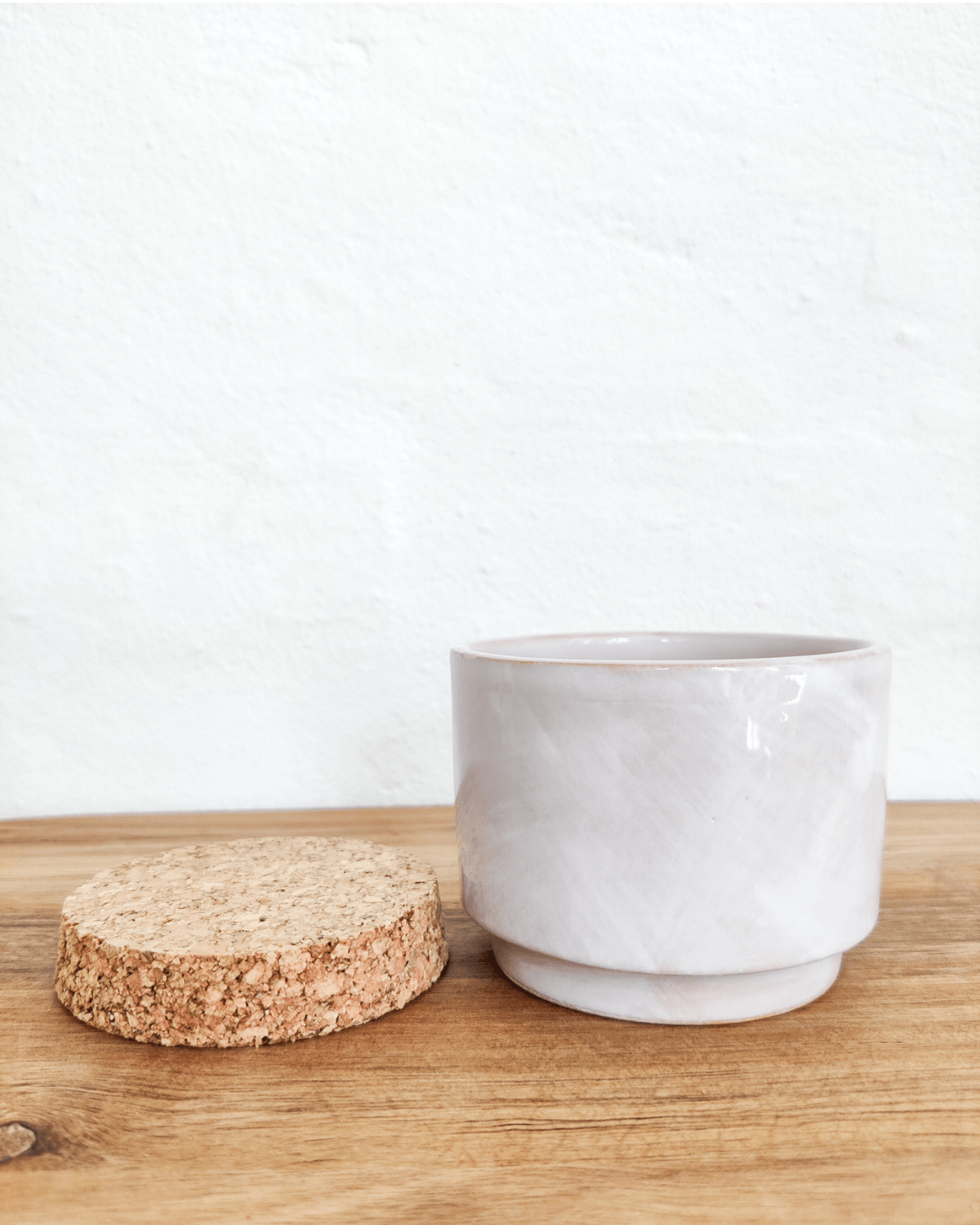 Lille keramik lerkrukke med låg i sart lyserød fra La Gabbianella 