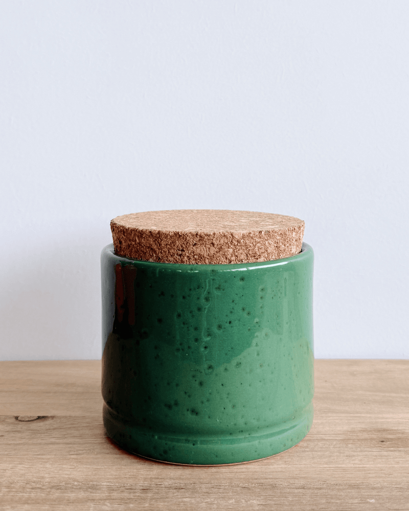 Grøn krukke med låg i mellem størrelse fra La Gabbianella