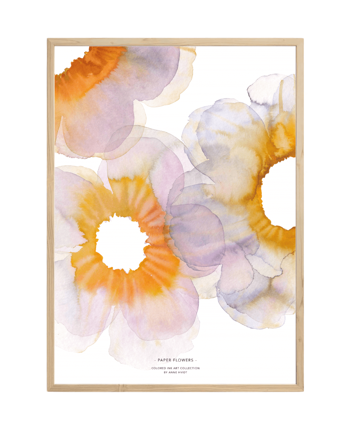 Elegant abstrakt kunstplakat med  akvarelblomster i varme orange og sarte lilla nuancer. Paper Flowers kunsttryk af Anne Hvidt, perfekt til moderne boligindretning.