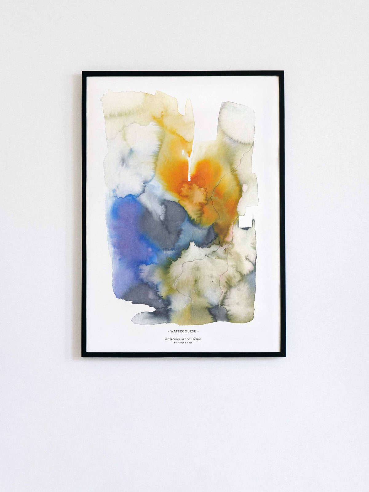 Abstrakt kunsttryk fra anne hvidt indramme i sort ramme