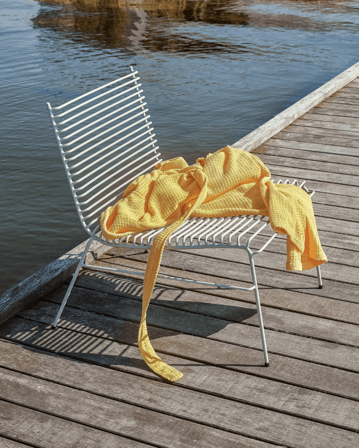 2 loungestole i lysegrå jern til terrasse og have