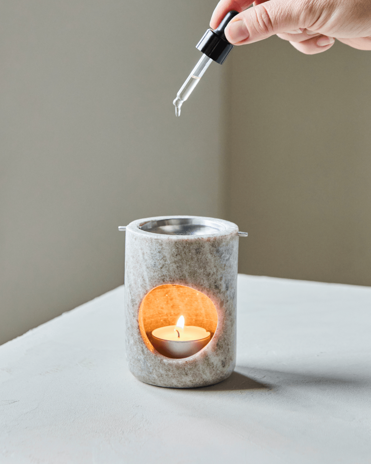 Oliebrænder Marble Beige fra Meraki i naturlig marmor og metal