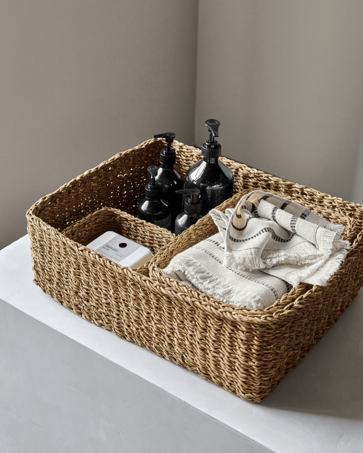 Meraki kurve i søgræs til organiseret opbevaring