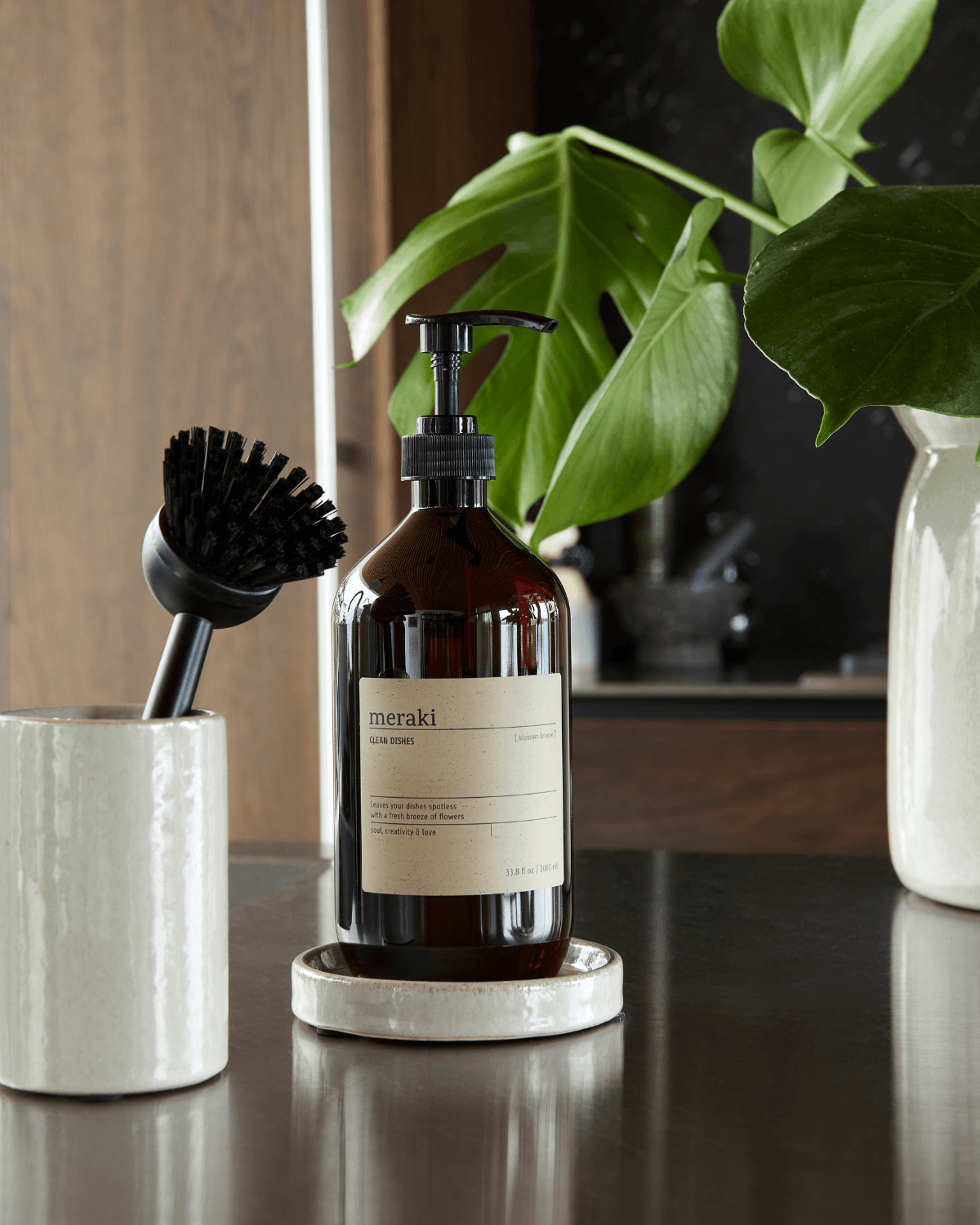 Blossom Breeze opvaskemiddel 1000 ml fra Meraki til køkkenvasken