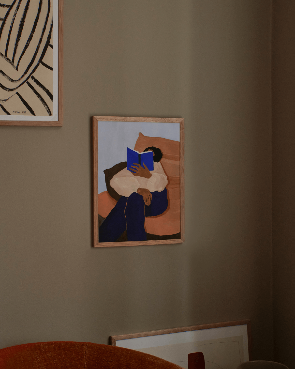 Hanna Petersons The Togo kunsttryk fra the poster club indrammet og hængt på væg. 