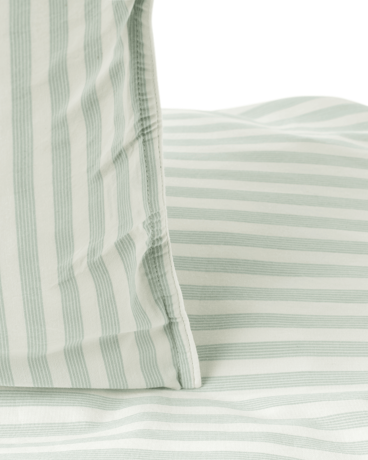 Sengetøj Soft Mint Stripe fra Studio Feder i økologisk bomuld med grønne striber
