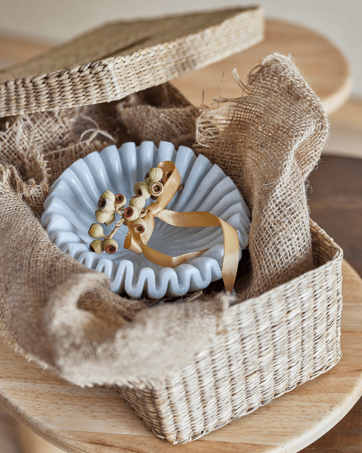 Bloomingville Harmonia skål i hvid marmor skulpturel form og tidløs finish