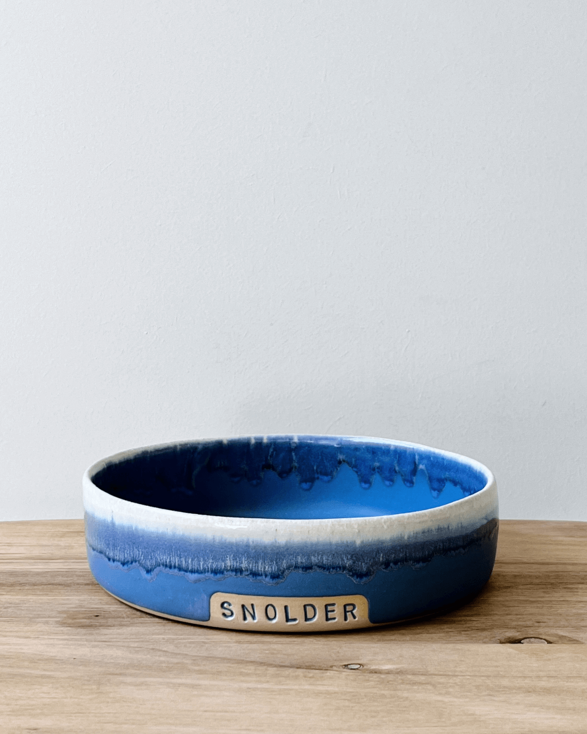 Slikskål med tekst, 17 cm, blå med hvid, Snolder, vårhus