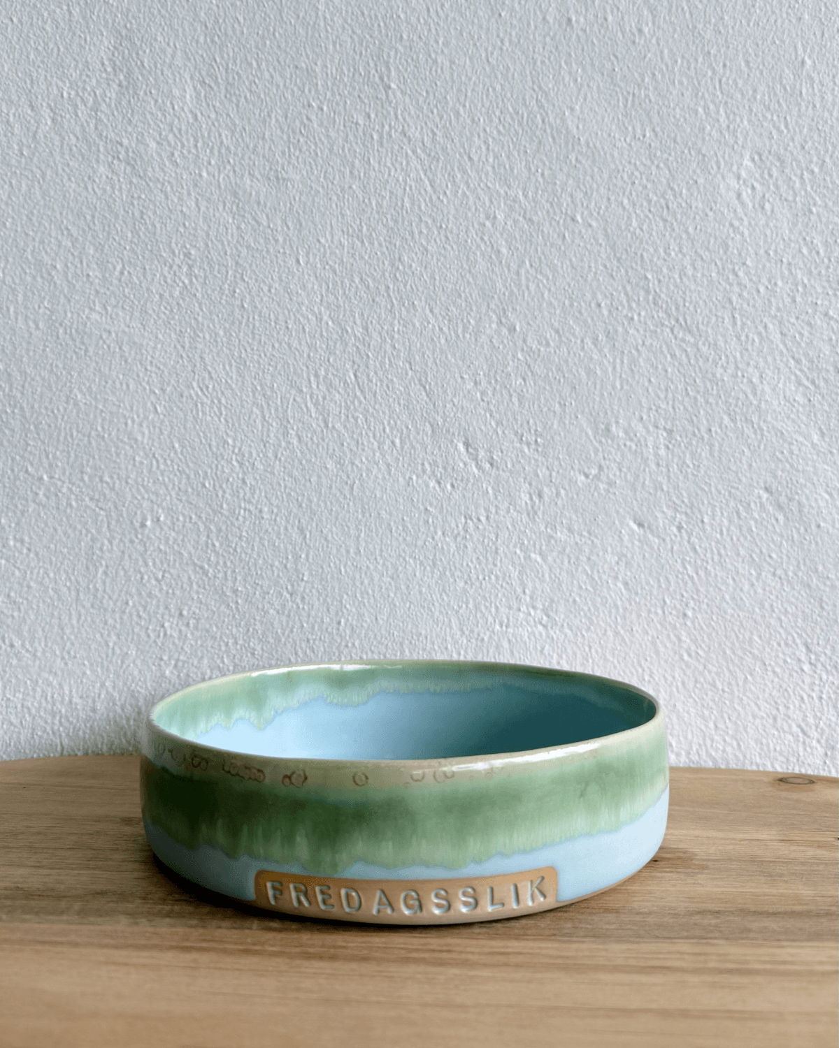 Slikskål med tekst, 17 cm, flere farver
