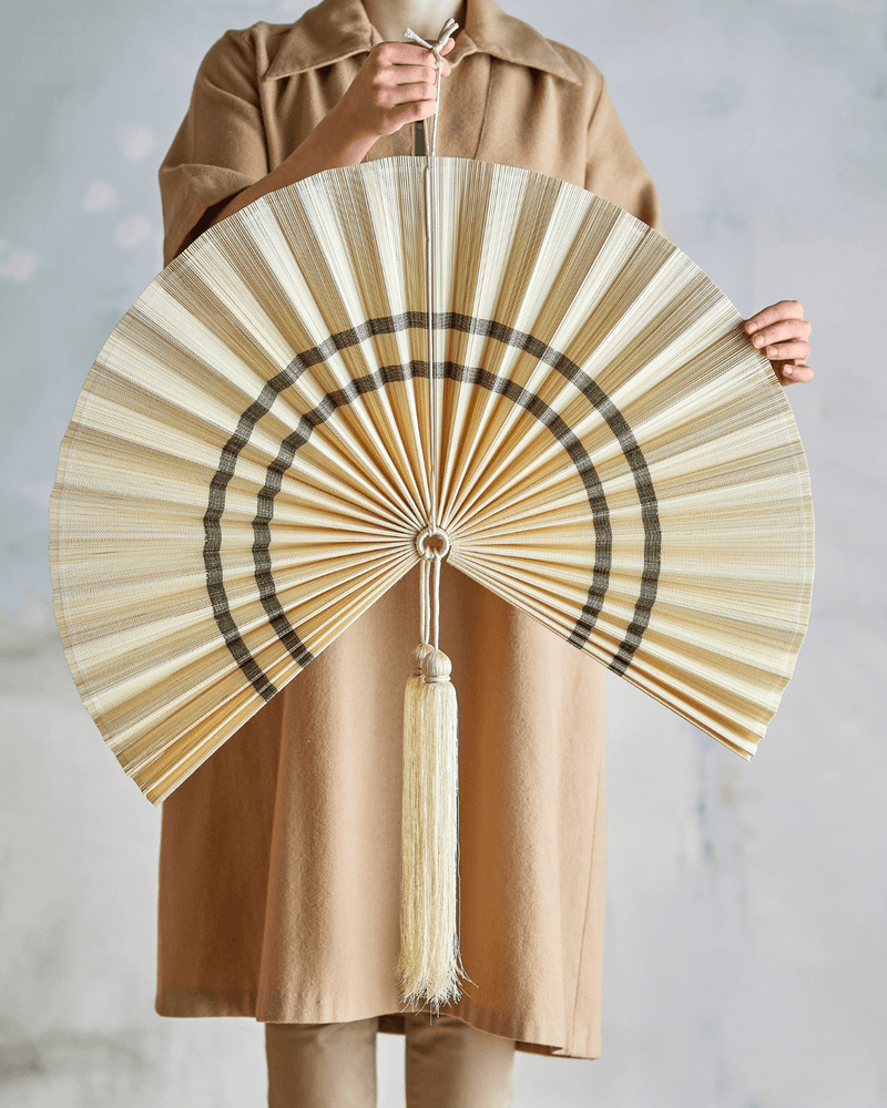 Bloomingville Jaime natur bambus vifte vægdekoration minimalistisk og tidløs, lille