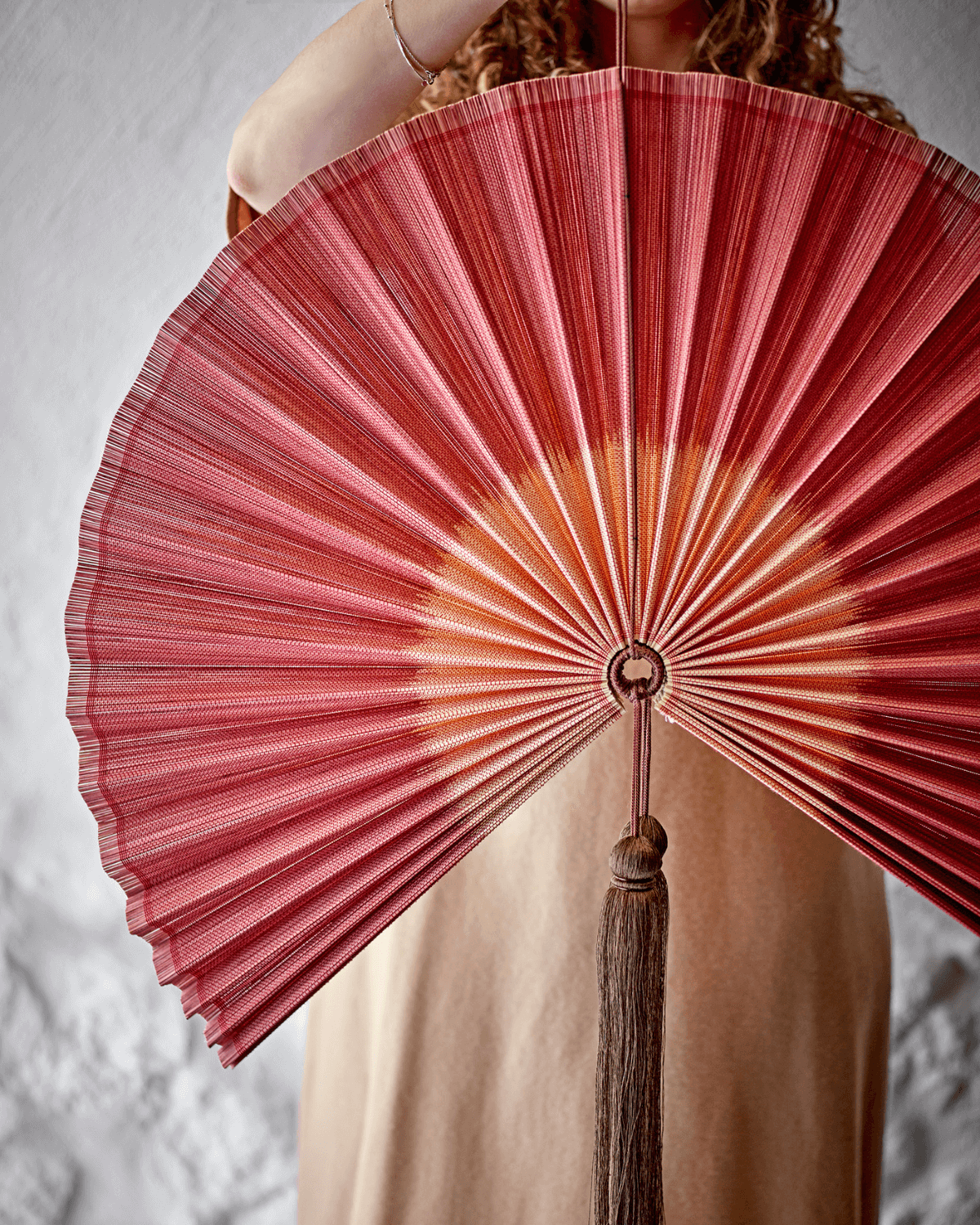 Jaime vægdekoration rosa bambus med mørk kvast, elegant ophængning over sengen