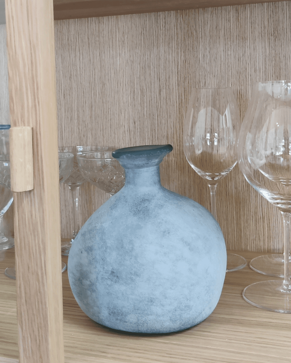 Dekorativ rund vase i genbrugsglas fra Oohhx 