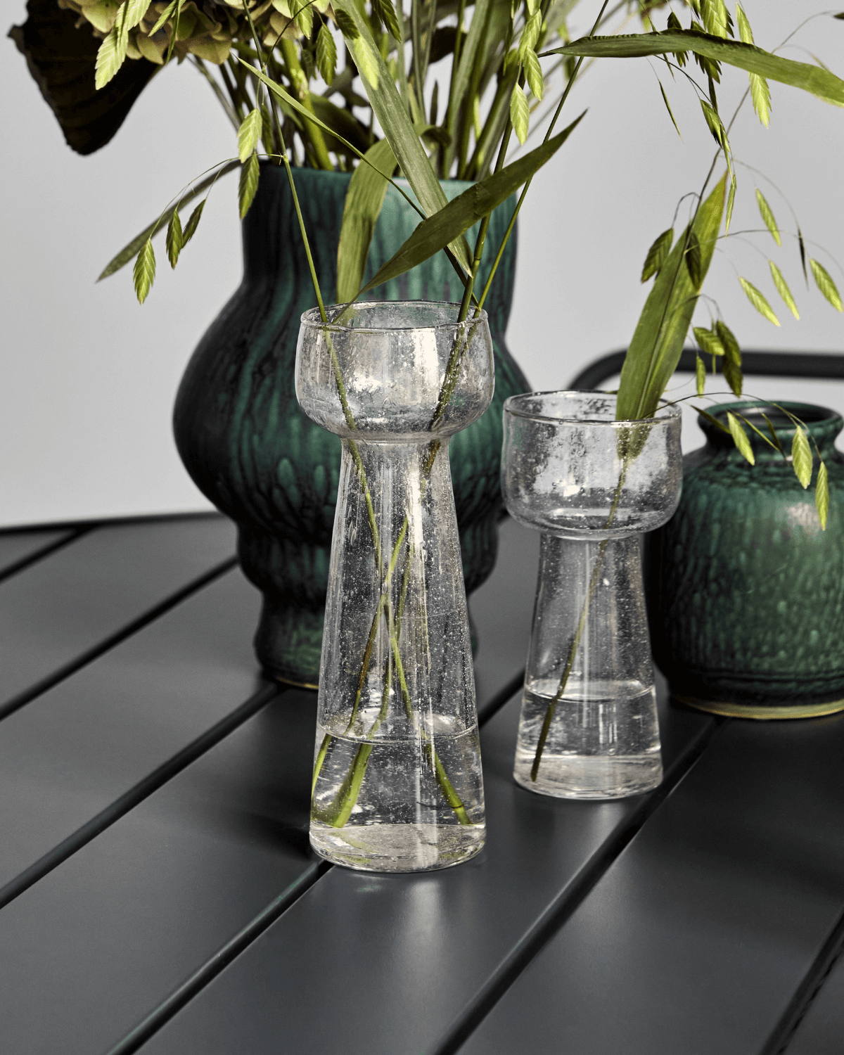 Glasvase til blomster og små grene fra House Doctor