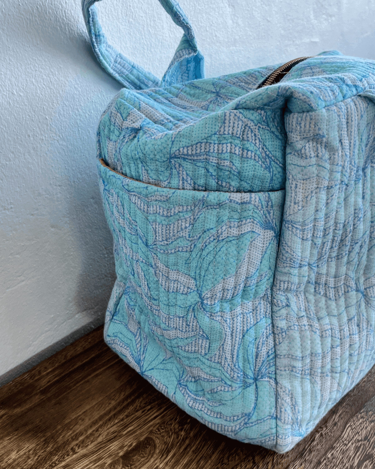 Sidelomme i smuk mønstret weekendtaske fra Narikind